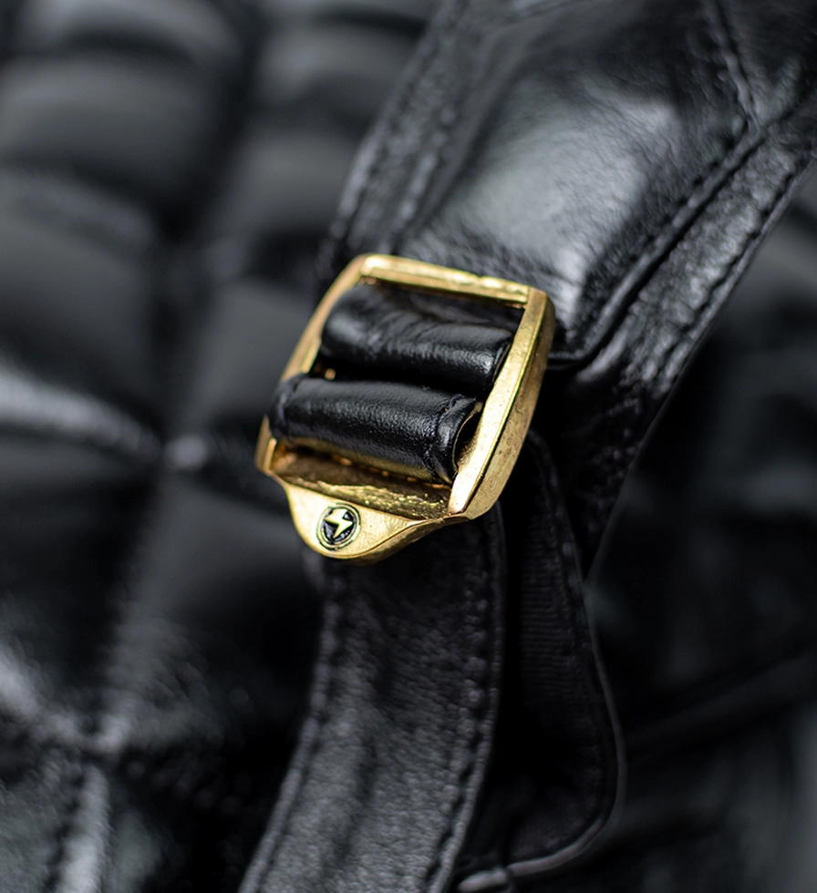 Chargeo Leather Bag Hydepark Close-up Bottom back View Chargeo Leather Bag Hydepark Close-up Bottom back View