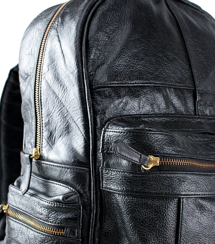 Close Up Diagonal view of the CHARGEO Hyde Park Charcoal leather backpack