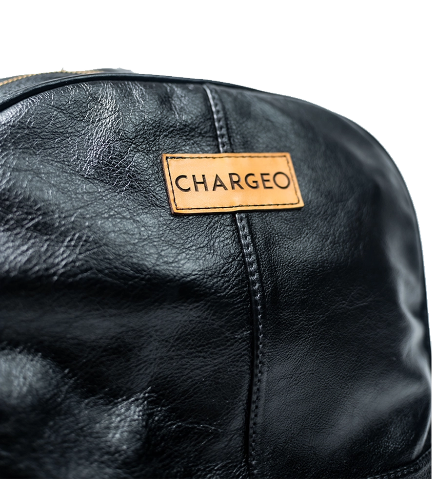 Chargeo Leather Bag Hydepark Front View Close Up Chargeo Leather Bag Hydepark Front View Close Up