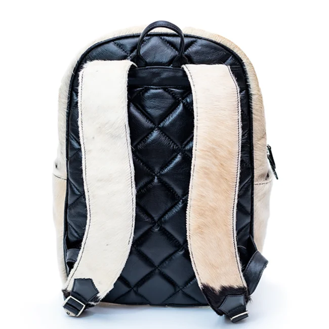 Back view CHARGEO Zulu Treasure Backpack in cowhide with Charcoal and white pattern Back view CHARGEO Zulu Treasure Backpack in cowhide with Charcoal and white pattern