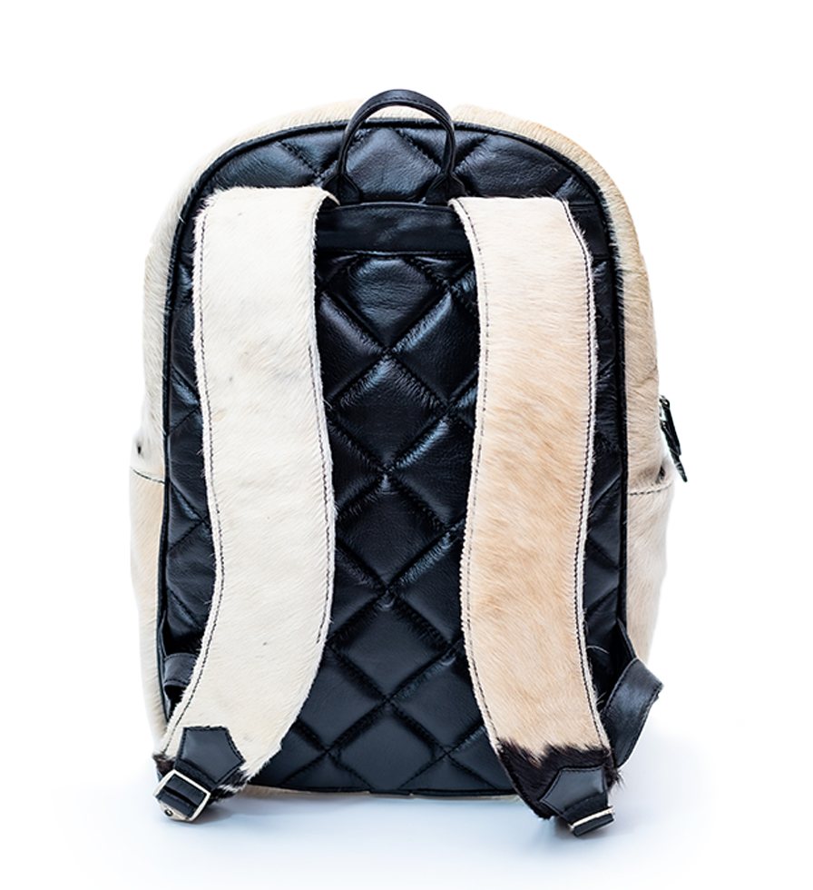 Back view CHARGEO Zulu Treasure Backpack in cowhide with Charcoal and white pattern Back view CHARGEO Zulu Treasure Backpack in cowhide with Charcoal and white pattern