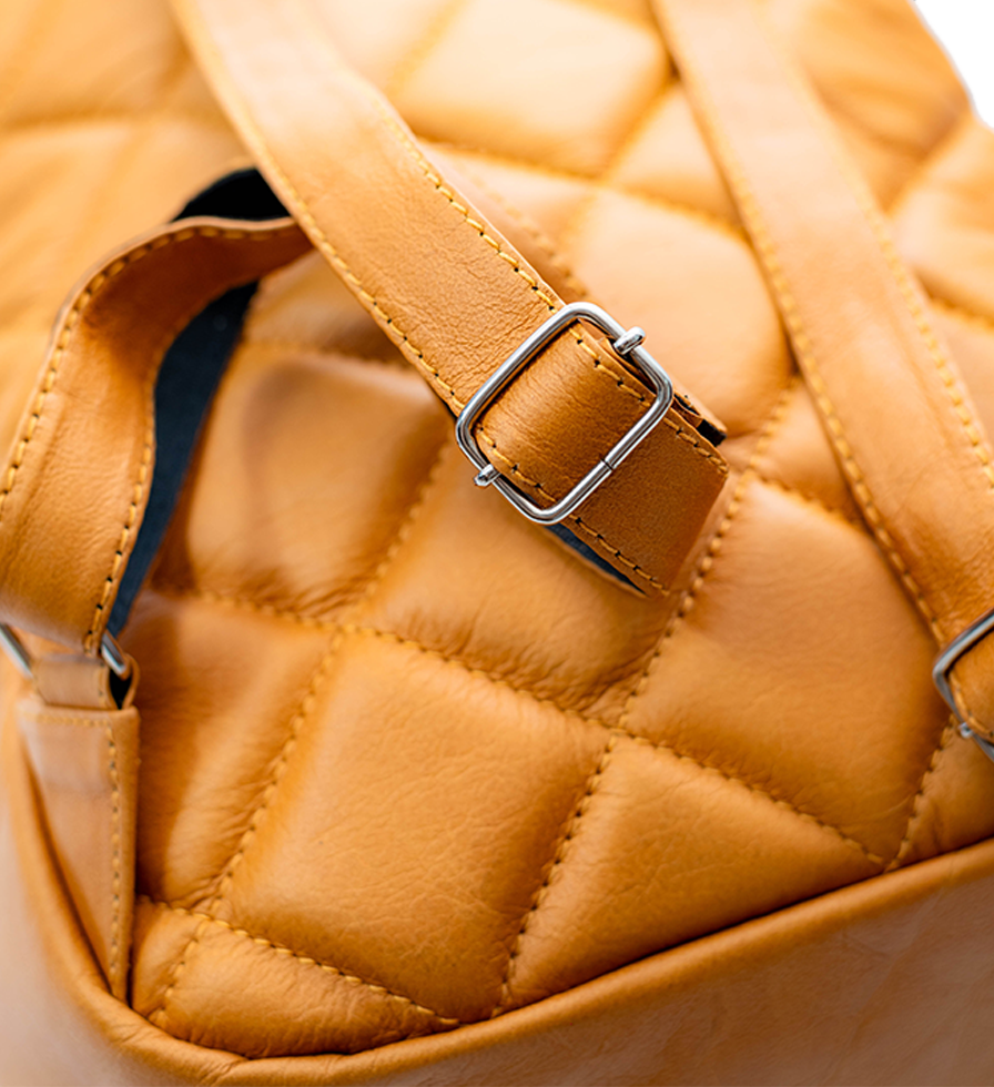 CHARGEO Female Leather Bag Bryanston Butter Tan Close-up Bottom Back View