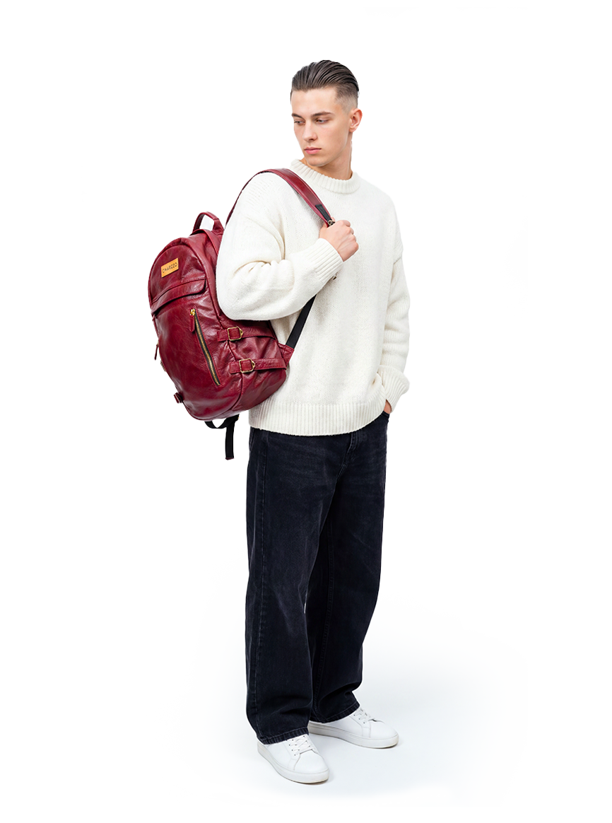 CHARGEO Umhlanga Male Model Hanging the bag on his shoulder