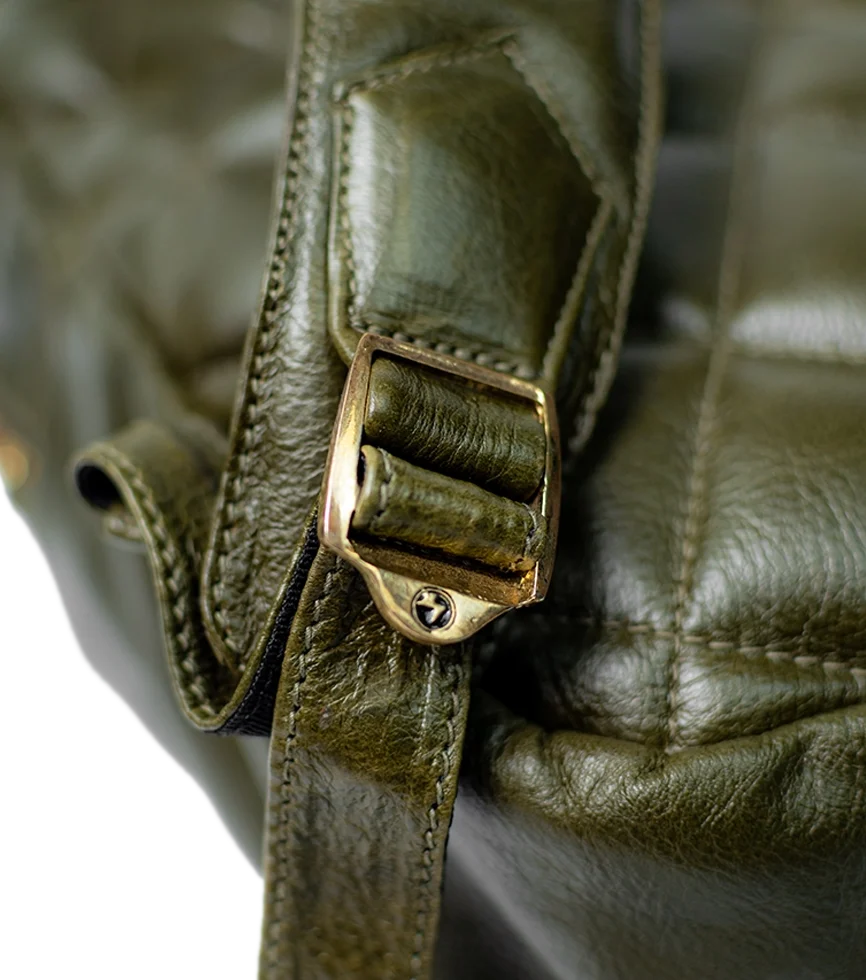 Chargeo Leather Bag Fourways Close-up Bottom Back View