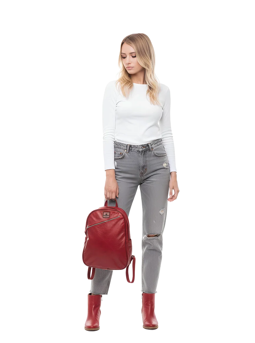 Lady hanging the Chargeo Pretoria bag with one hand