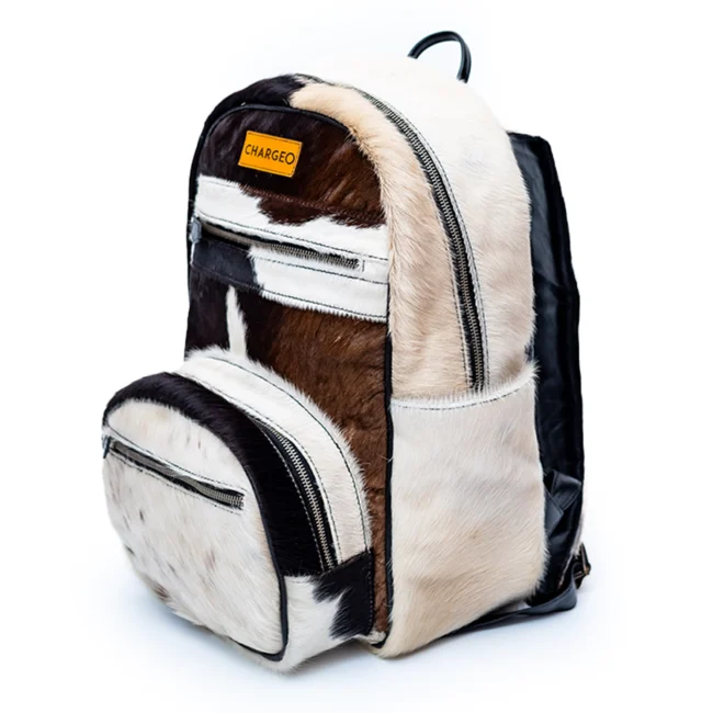 Diagonal view of the CHARGEO Zulu Treasure Backpack in cowhide Diagonal view of the CHARGEO Zulu Treasure Backpack in cowhide