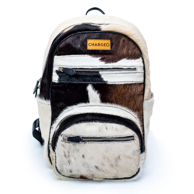 Front view CHARGEO Zulu Treasure Backpack in cowhide with Charcoal and white pattern Front view CHARGEO Zulu Treasure Backpack in cowhide with Charcoal and white pattern