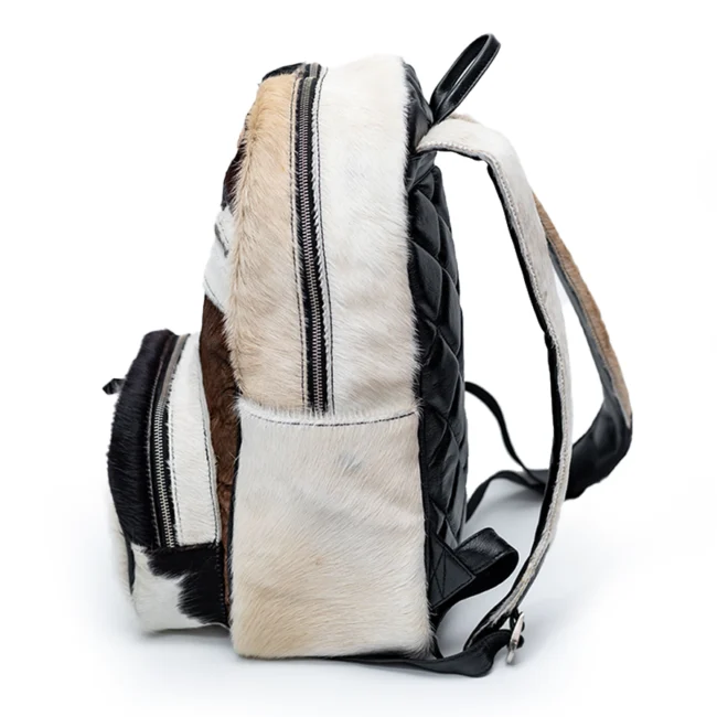 Side view CHARGEO Zulu Treasure Backpack in cowhide with Charcoal and white pattern Side view CHARGEO Zulu Treasure Backpack in cowhide with Charcoal and white pattern