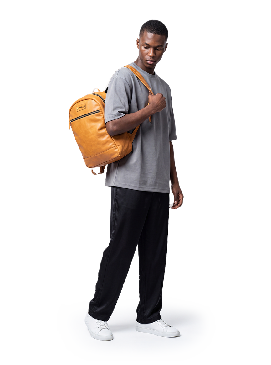 CHARGEO Bryanston Male Model Hanging the bag on his shoulder