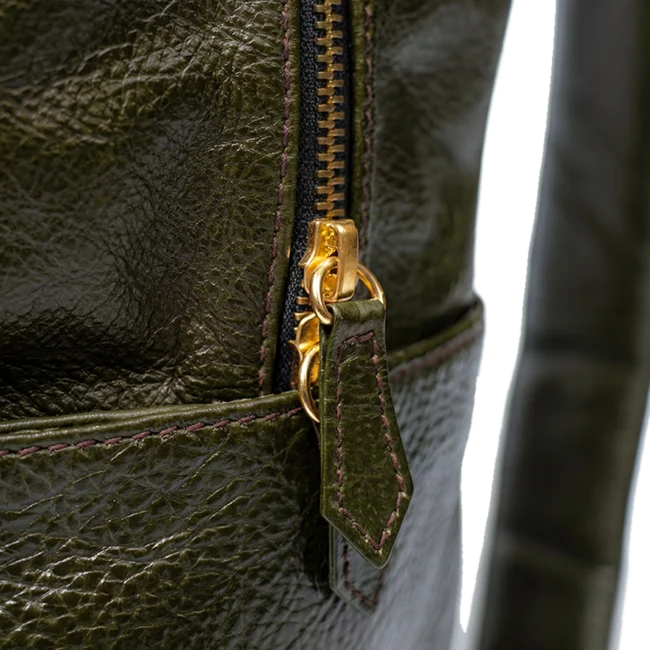 CHARGEO Leather Bag Fourways Avocado Close-up Side View