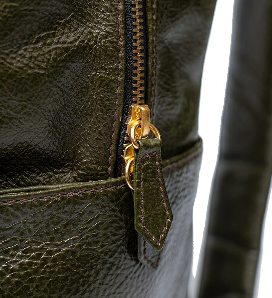 CHARGEO Leather Bag Fourways Avocado Close-up Side View CHARGEO Leather Bag Fourways Avocado Close-up Side View