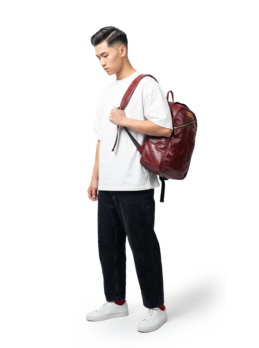 CHARGEO Pretoria Male Model Hanging the bag on his shoulder