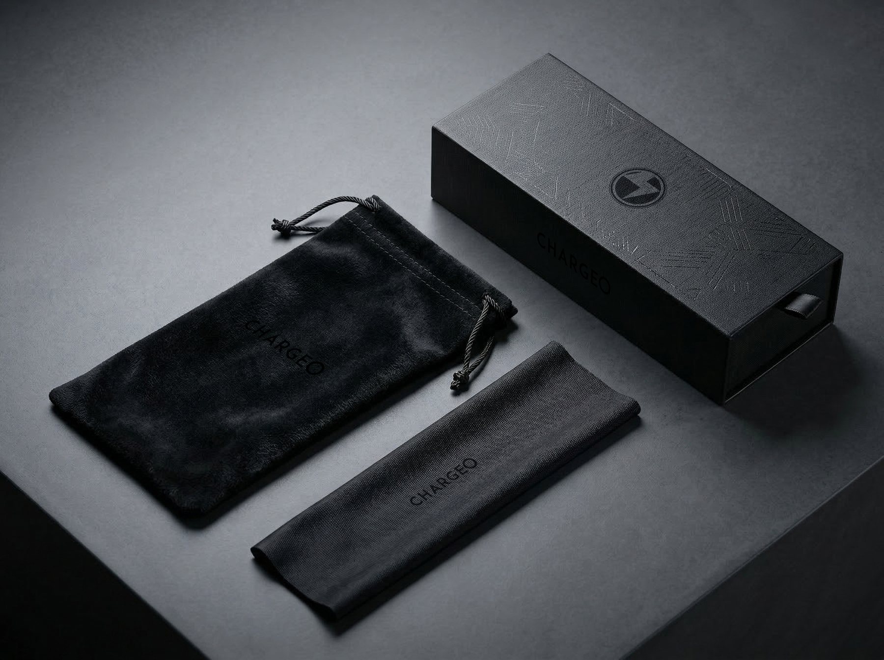 The CHARGEO eyewear case and sleeve
